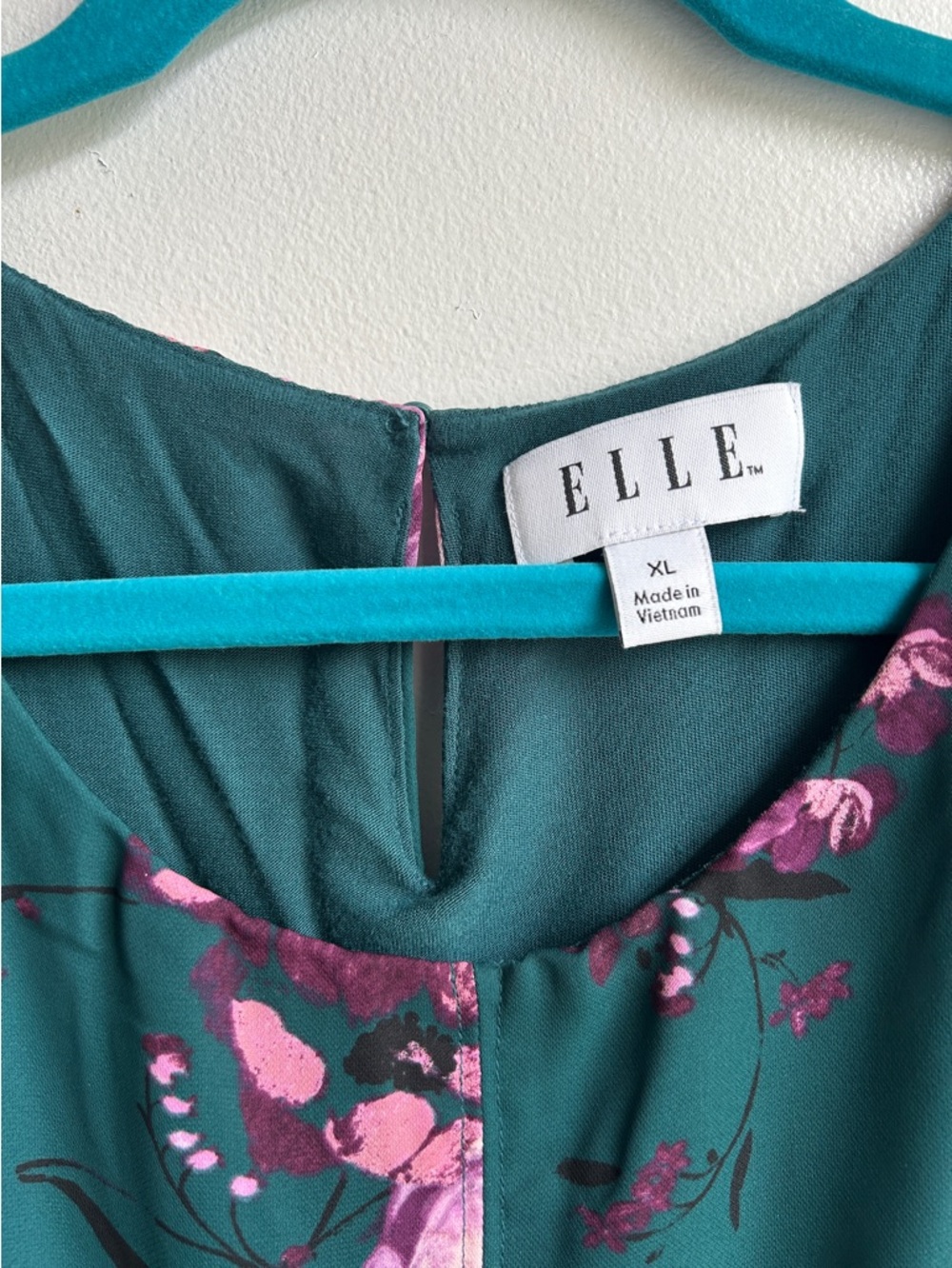 Sz XL Flowy Floral Sleeveless Camisole with floral print. - Picture 3 of 9